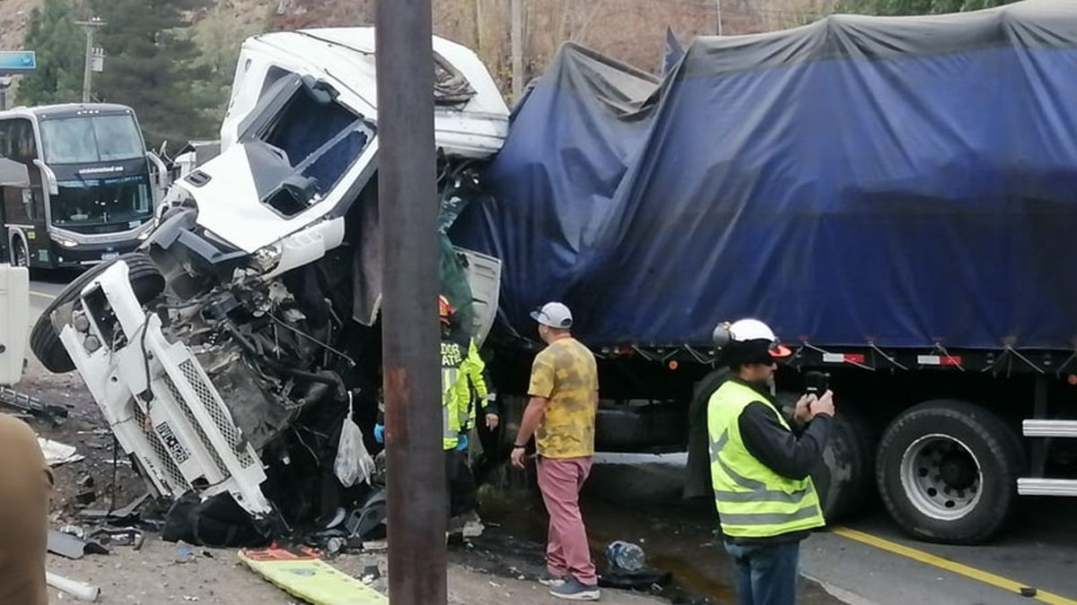 Uno de los camiones que protagonizó el accidente en la ruta 60