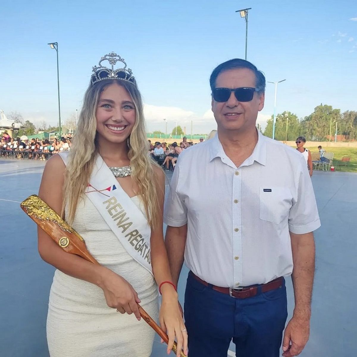Agostina Saua Reina del CMR representante de la ciudad de Mendoza y Jorge Aguirre Toum , presidente del club Mendoza de Regatas. Agostina Saua Reina del CMR representante de la ciudad de Mendoza y Jorge Aguirre Toum , presidente del club Mendoza de Regatas.
