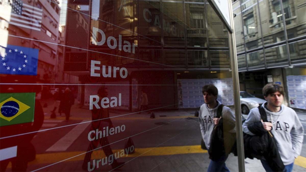 La estampida del dólar blue generó incertidumbre en muchos sectores de la sociedad.