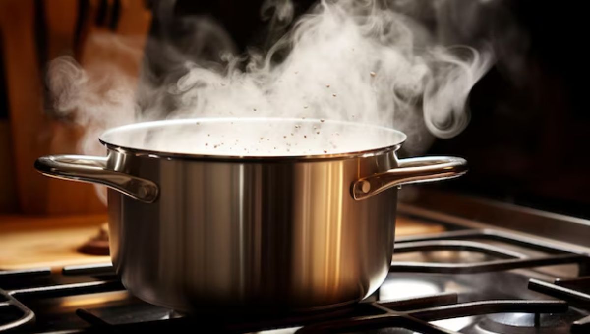 El agua hirviendo puede ayudarte a terminar con este problema en tu jardín. 