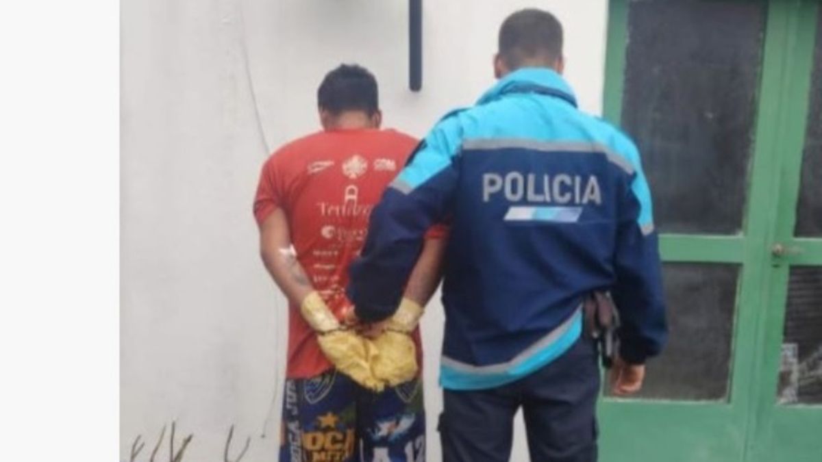 Una joven de 18 años fue asesinada de una puñalada en el cuello cuando regresaba de un boliche y por el crimen un hombre fue detenido Una joven de 18 años fue asesinada de una puñalada en el cuello cuando regresaba de un boliche y por el crimen un hombre fue detenido