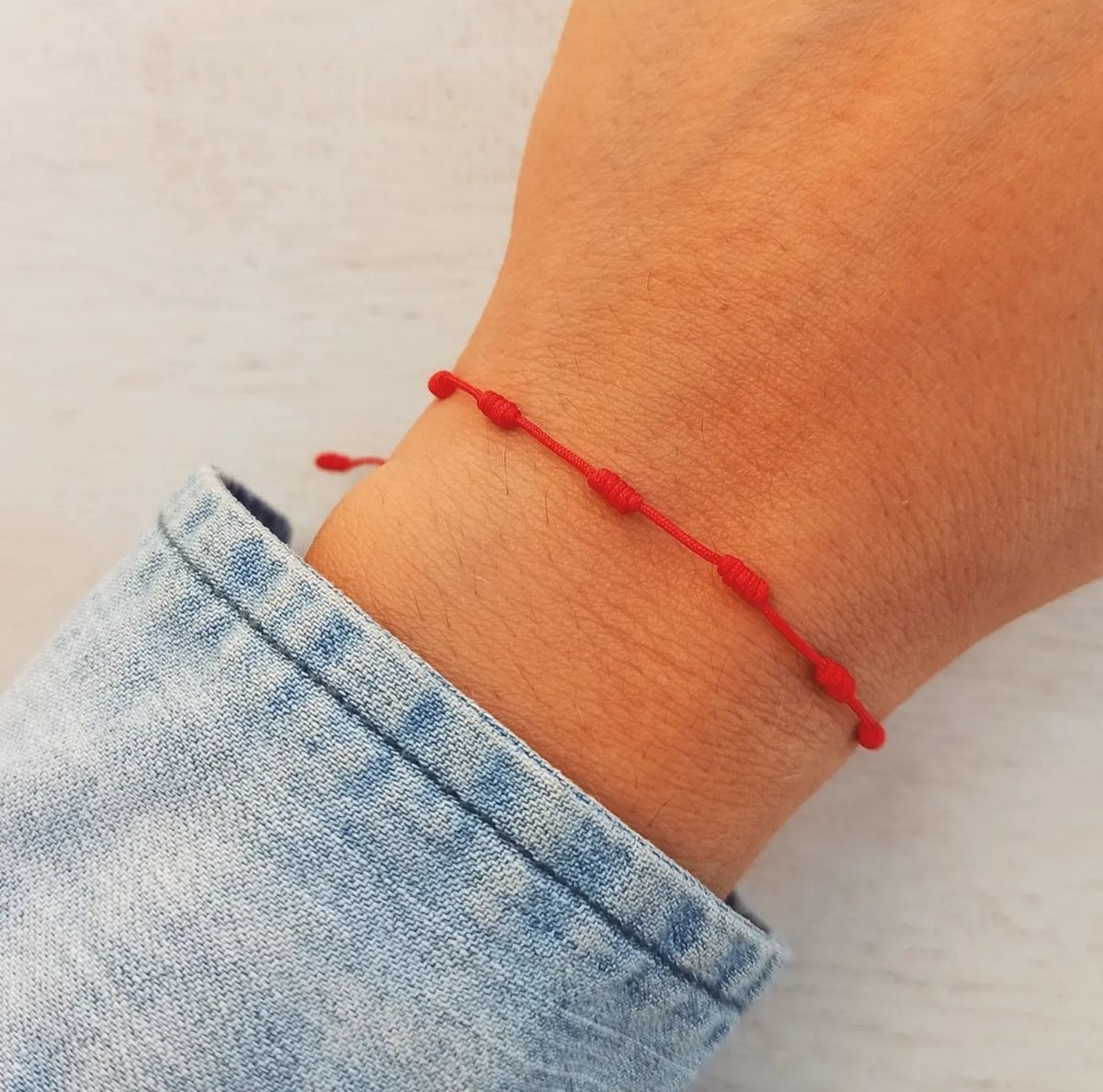 Pulsera roja de 7 nudos. Pulsera roja de 7 nudos. 