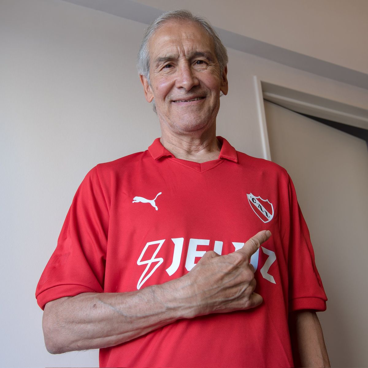 Hugo Villaverde con la camiseta de Independiente de Avellaneda.