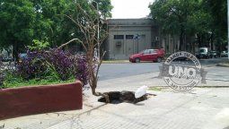 Un peligro: Pozo en la vereda de calle Santiago del Estero