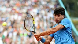 Alcaraz debutó venciendo a Báez.