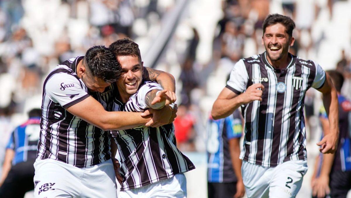 El Lobo tratará de ganar el partido de ida de la semifinal ante el Santo Tucumano que dirige el ex DT de Godoy Cruz Diego Flores. El Lobo tratará de ganar el partido de ida de la semifinal ante el Santo Tucumano que dirige el ex DT de Godoy Cruz Diego Flores.
