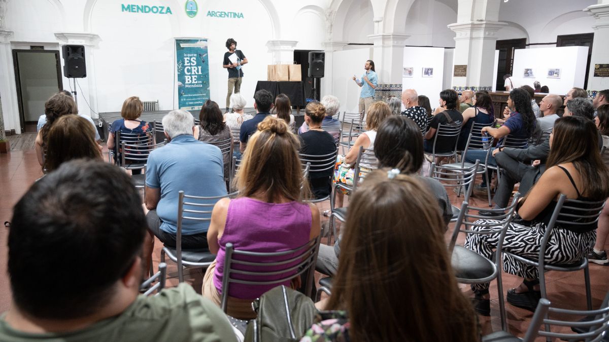 La entrega de diplomas del Certamen Literario Vendimia 2023 se realizó este jueves en el edificio de Cultura, en Ciudad.