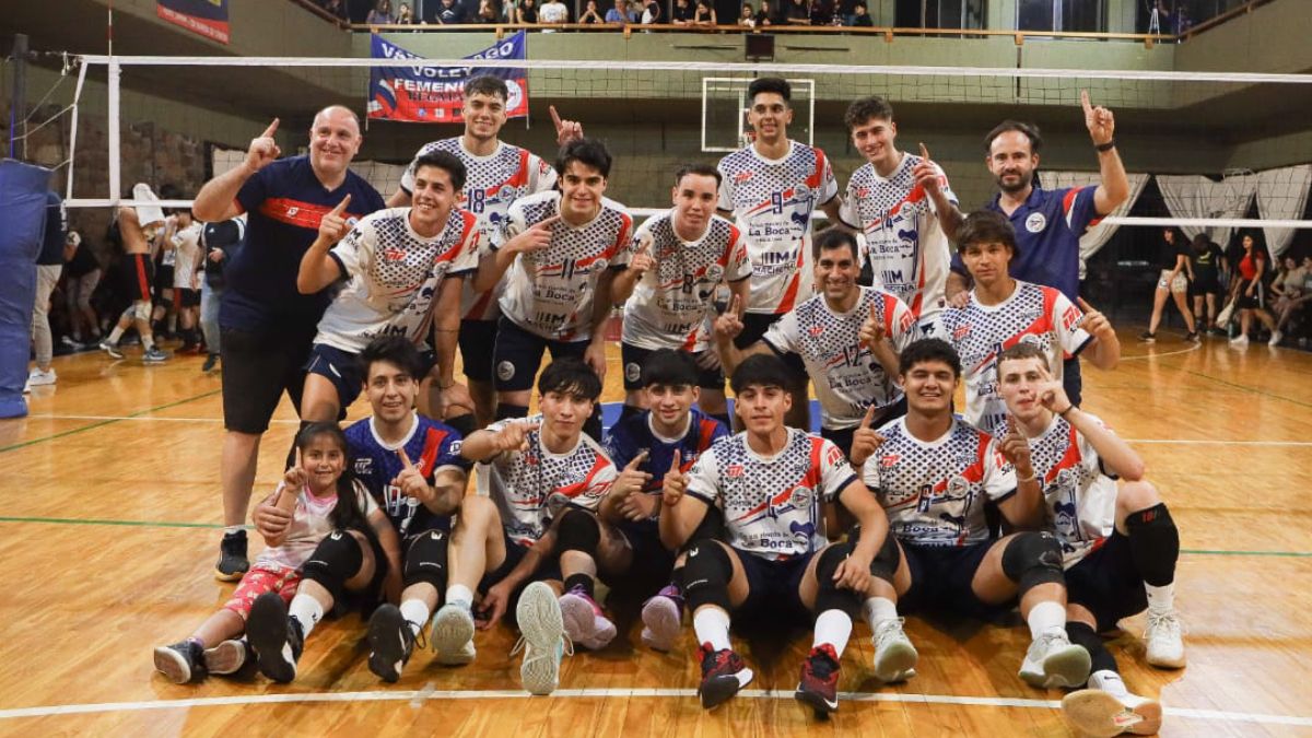 El equipo del Club Mendoza de Regatas que venci&oacute; en la segunda final a Municipalidad de Maip&uacute; y se qued&oacute; con el Torneo Clausura de v&oacute;leibol.