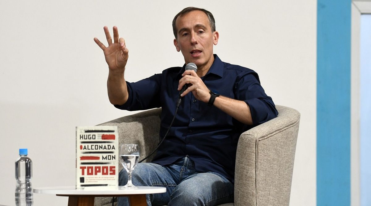 En su nuevo libro, Alconada Mon desentraña la historia de dos espías rusos que vivieron en Buenos Aires durante más de una década bajo identidades falsas. En su nuevo libro, Alconada Mon desentraña la historia de dos espías rusos que vivieron en Buenos Aires durante más de una década bajo identidades falsas.