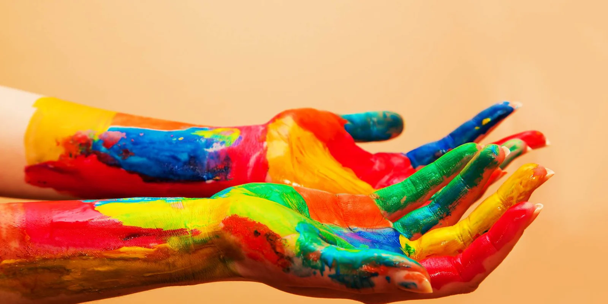 Las mujeres distinguen mejor los colores que los hombres. Imagen: Freepik Las mujeres distinguen mejor los colores que los hombres. Imagen: Freepik