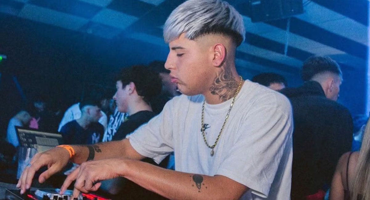 Un joven DJ fue atacado a la salida de un boliche y pelea por su vida en un hospital. Los familiares acusan a la novia de la víctima Un joven DJ fue atacado a la salida de un boliche y pelea por su vida en un hospital. Los familiares acusan a la novia de la víctima