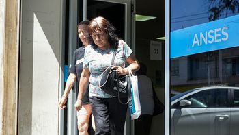 Aún no llega diciembre y ANSES le dio una mala noticia a los jubilados sobre el aguinaldo Aún no llega diciembre y ANSES le dio una mala noticia a los jubilados sobre el aguinaldo