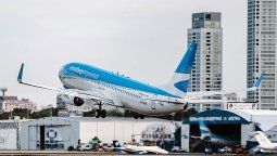 Los pasajes de Aerolíneas Argentinas al exterior pagarán el impuesto del 30%