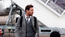 Messi es criticado por viajar en avión.