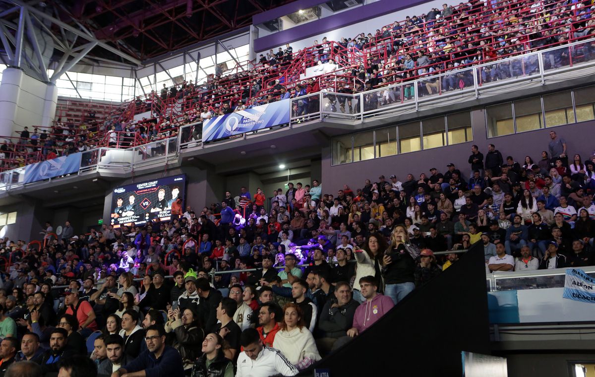 A cancha llena se jugaron los cuartos de final del Mendoza Premier Pádel 2023 en el Aconcagua Arena A cancha llena se jugaron los cuartos de final del Mendoza Premier Pádel 2023 en el Aconcagua Arena