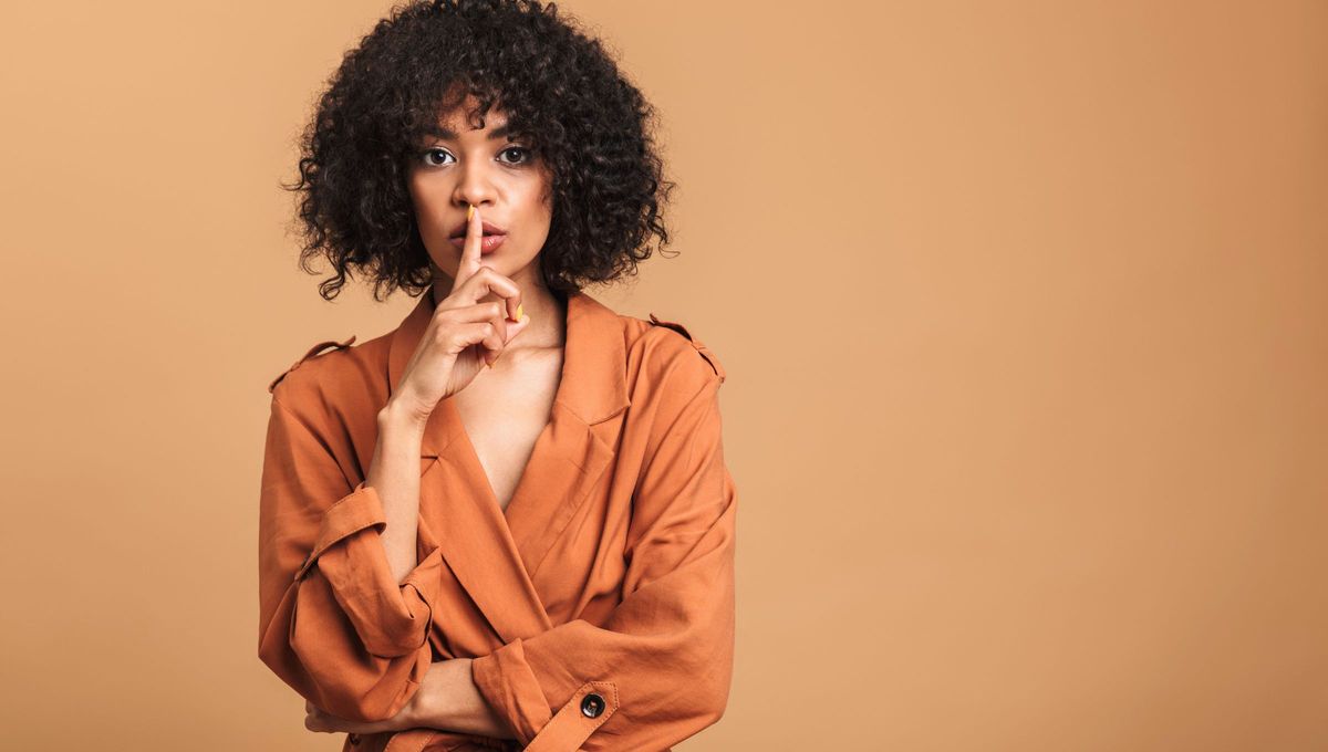 “El silencio es el único amigo que jamás traiciona”. “El silencio es el único amigo que jamás traiciona”.