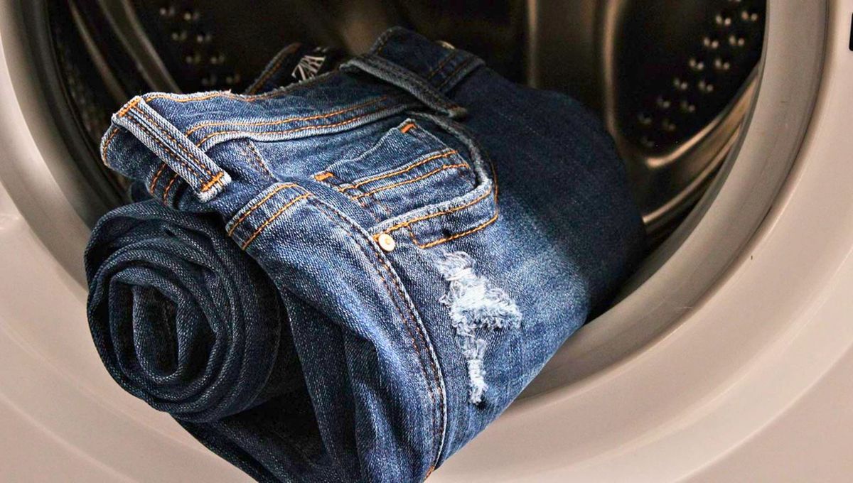 Expertos explican cada cuánto se tiene que lavar un pantalón o prenda de jeans.&nbsp;