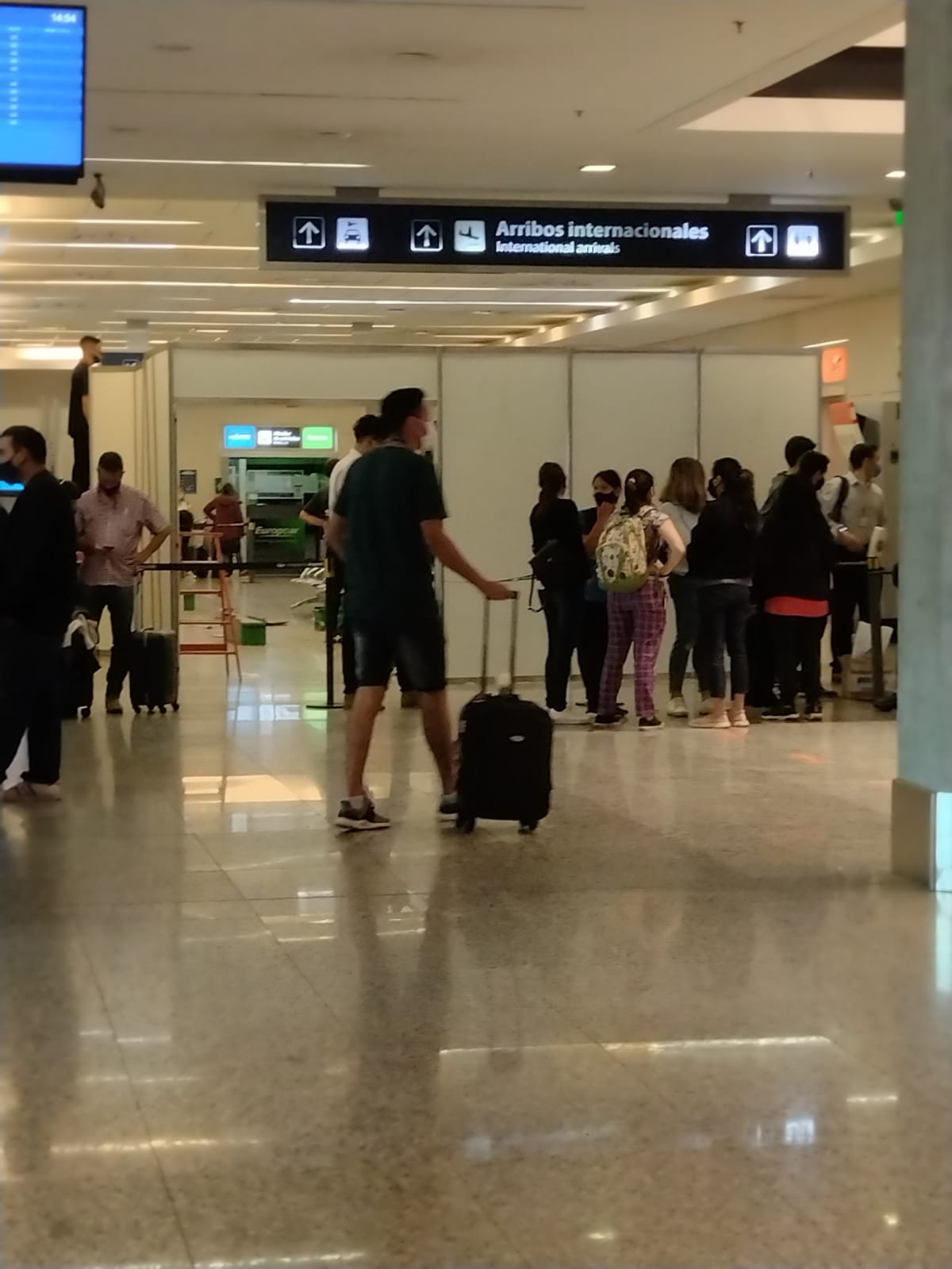 En el Aeropuerto de Mendoza ya hicieron la prueba piloto de testeos.