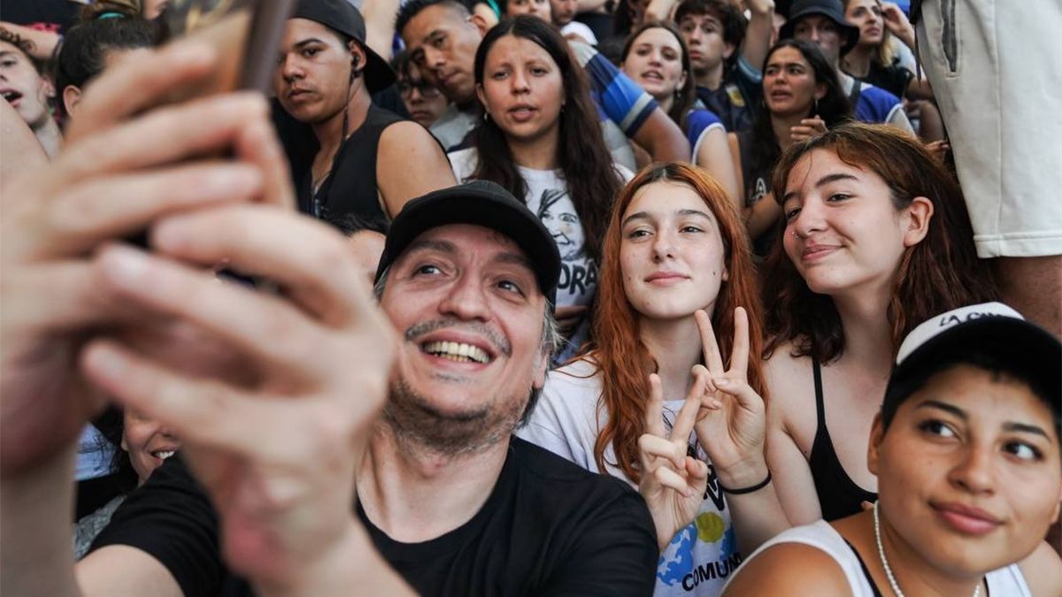 El diputado nacional Máximo Kirchner simuló ser un chabón más en el Día del militante.