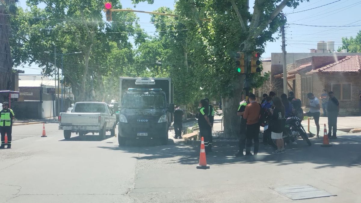 El accidente ocurrió en calle Cervantes y Baigorria, por donde la mujer de 71 años cruzó y fue embestida por una camioneta. El accidente ocurrió en calle Cervantes y Baigorria, por donde la mujer de 71 años cruzó y fue embestida por una camioneta.