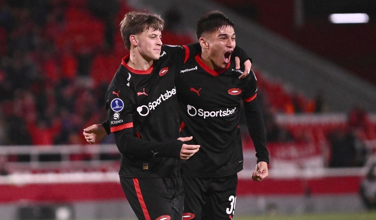 El Rojo goleó y clasificó a la siguiente instancia.
