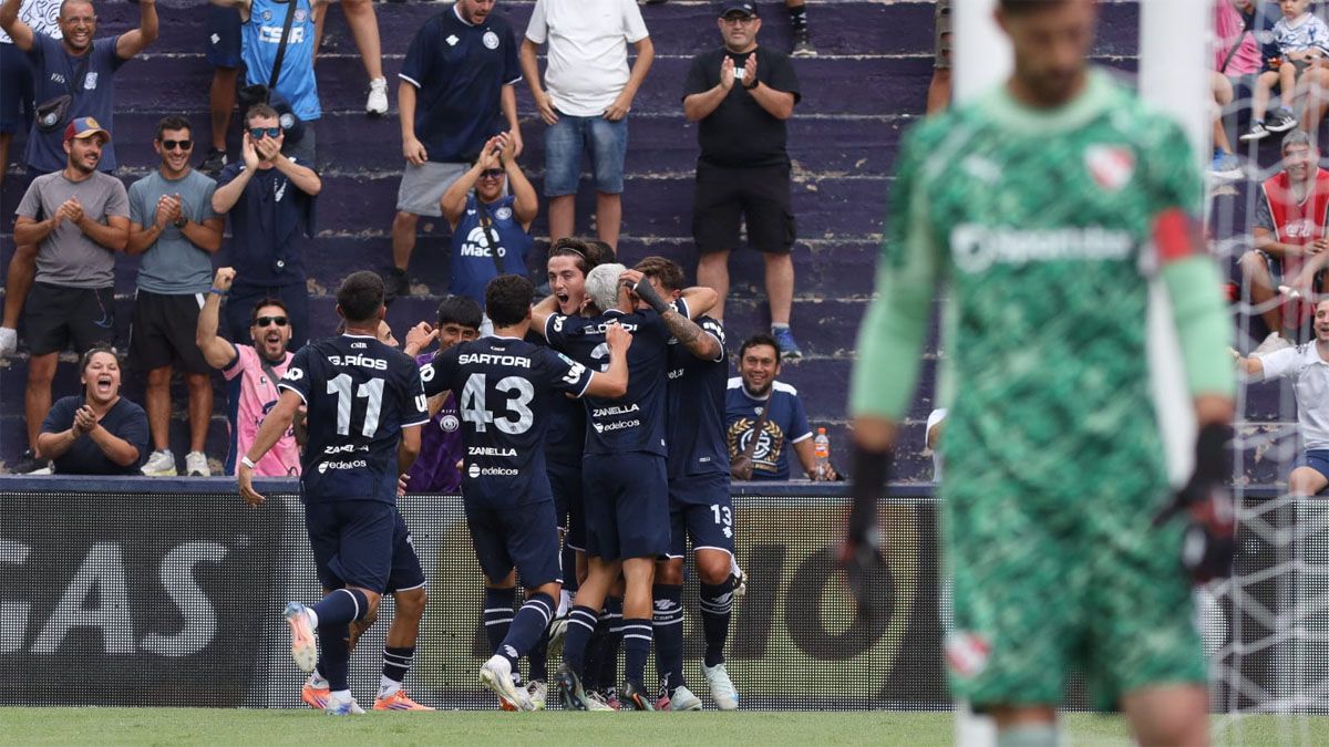 Independiente Rivadavia le gan&oacute; un partidazo a Independiente de Avellaneda en el Gargantini.&nbsp;