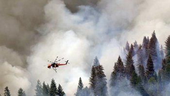 Casi 30.000 bomberos luchan contra los incendios en 10 estados  de EEUU