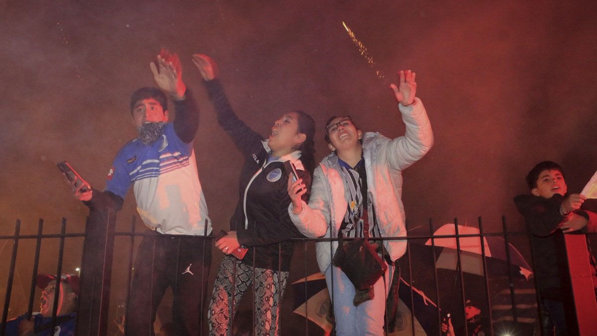 Los Tombinos le dieron un gran apoyo a su equipo. Los Tombinos le dieron un gran apoyo a su equipo.