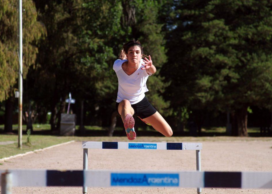 Valentina Sánchez compite en el Nacional de atletismo