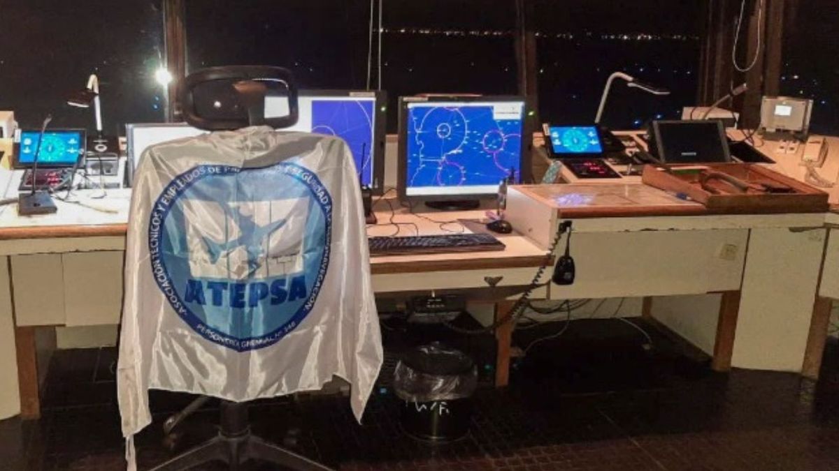 El gremio de los controladores aéreos sigue con los reclamos salariales. El gremio de los controladores aéreos sigue con los reclamos salariales.