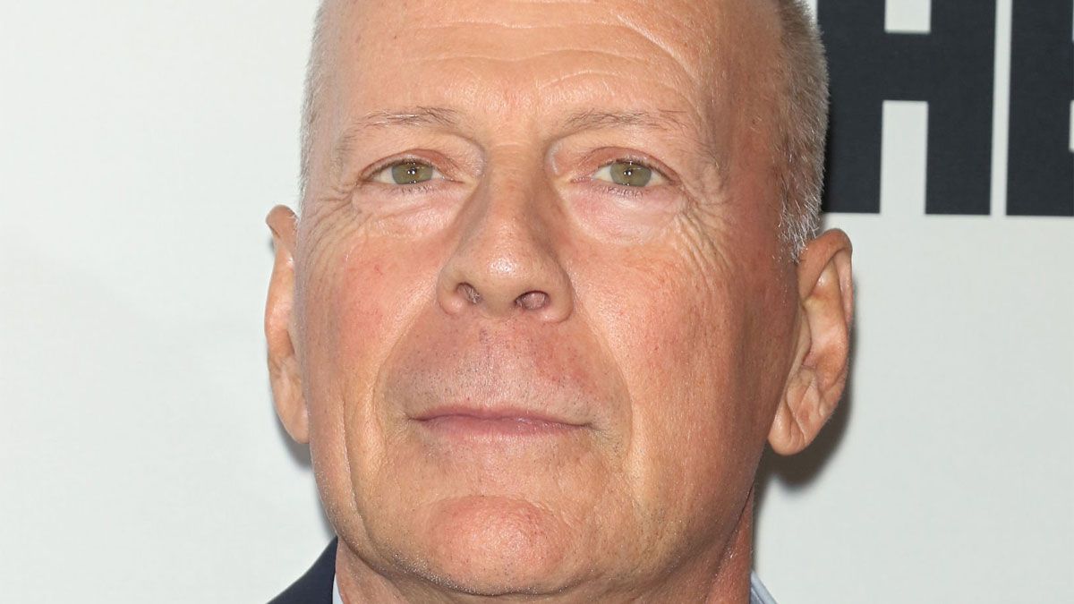 El actor Bruce Willis interpreta a Frank Richards en la película de Netflix.