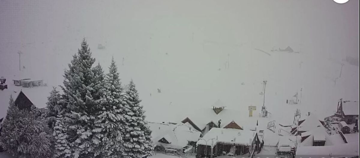 Este miércoles, el centro de esquí Las Leñas lucía un manto de nieve de 80 centímetros.