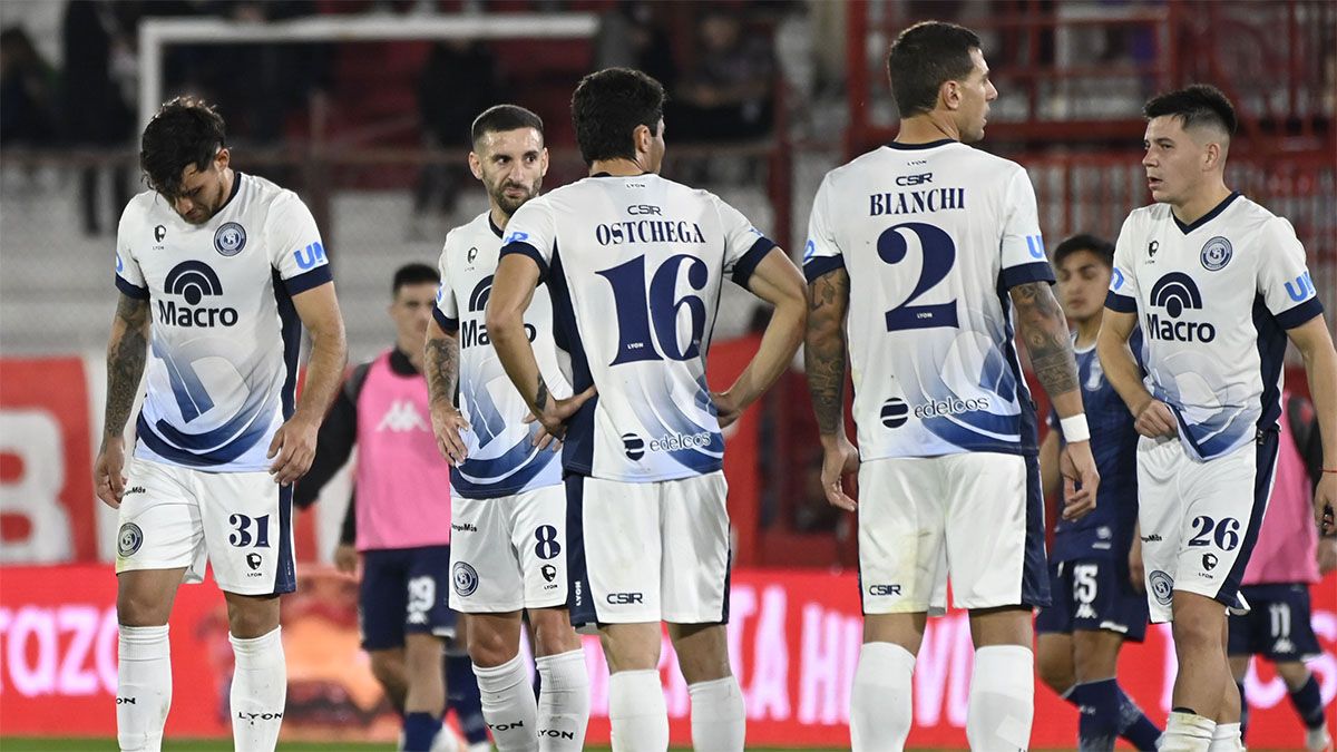 Independiente Rivadavia cayó ante Huracán en Buenos Aires.