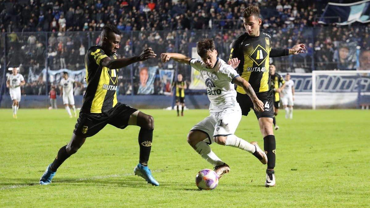 Independiente Rivadavia viene de vencer a Deportivo Madryn y está tercero en la Zona B de la Primera Nacional.