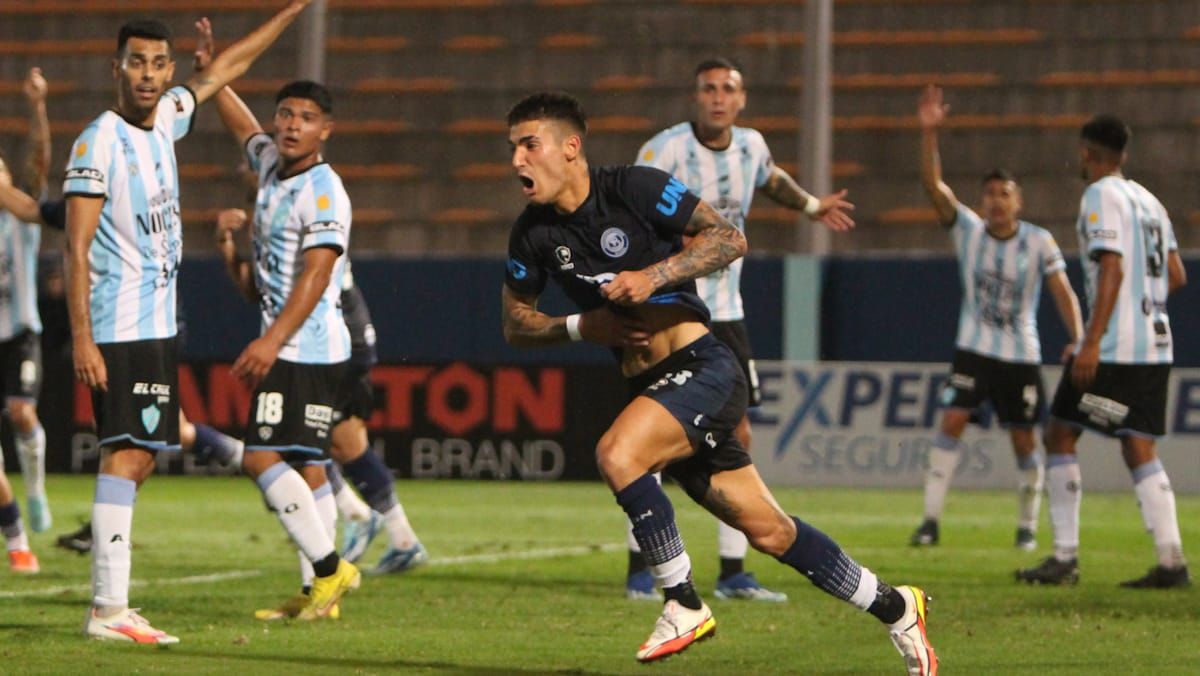 Petrasso festejó el gol de la Lepra ante Argentino de Quilmes (UNO/Nicolás Ríos)
