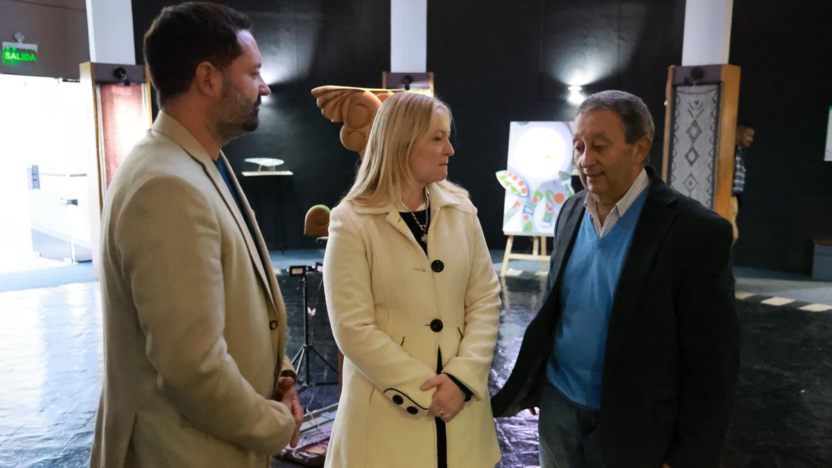 El subsecretario de Ambiente, Sebastián Melchor; la vicegobernadora Hebe Casado y el intendente de Malargüe, Celso Jaque, en la audiencia pública por Pata Mora.