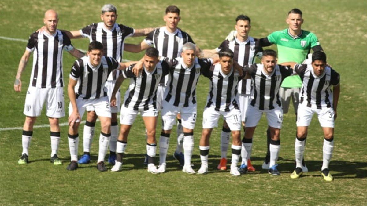 Gimnasia dejó pasar la chance y empató con Mitre 