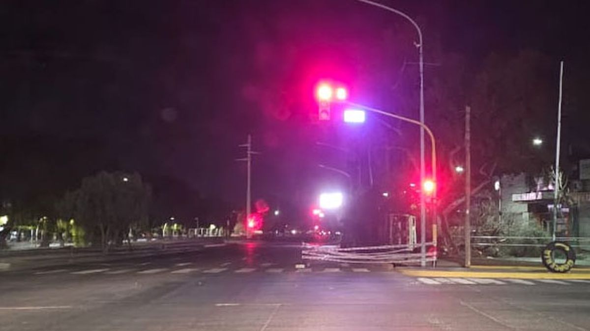 Los ocupantes del camión y la camioneta que tuvieron el accidente solo sufrieron heridas leves Los ocupantes del camión y la camioneta que tuvieron el accidente solo sufrieron heridas leves