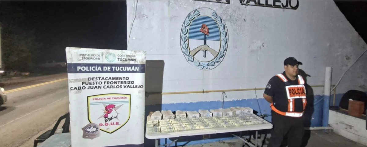 Plata sucia: Un hombre llevaba más de 170 millones de pesos escondidos en una camioneta. Plata sucia: Un hombre llevaba más de 170 millones de pesos escondidos en una camioneta. 