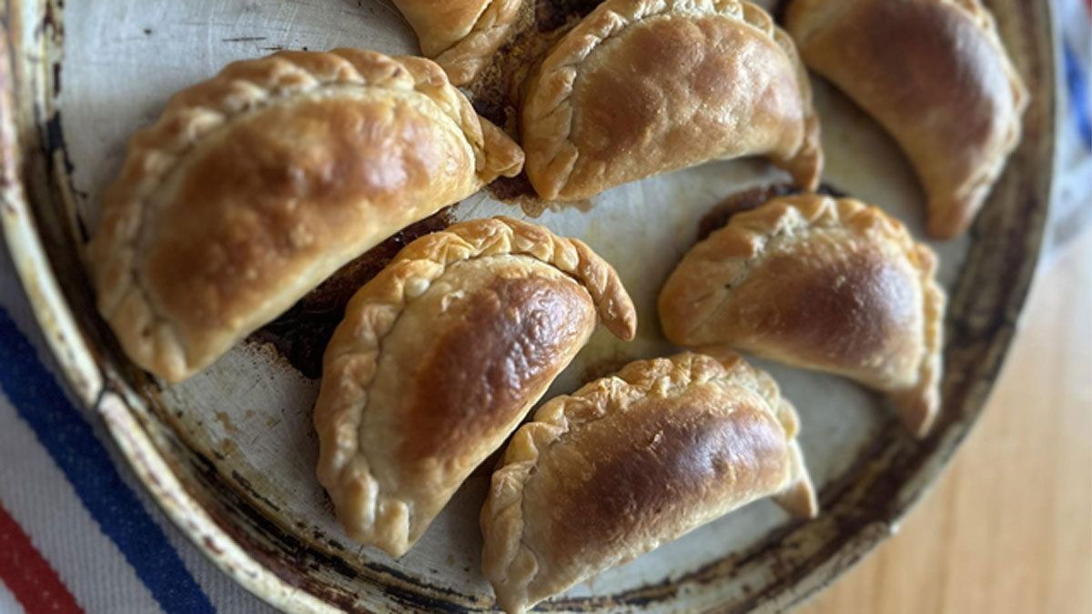 Cómo hacer empanadas caseras de carne: la receta con masa criolla y relleno jugoso