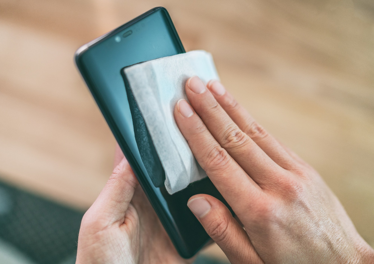 El mejor truco casero para eliminar las bacterias de tus pantallas