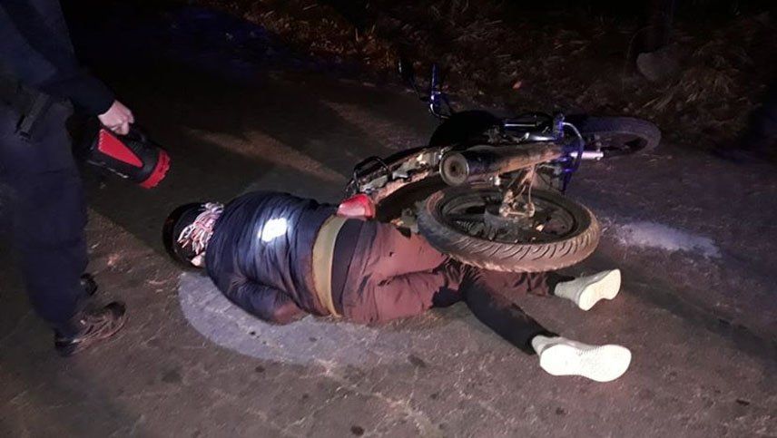 Un policía abatió a un motochorro que quiso robarle la moto