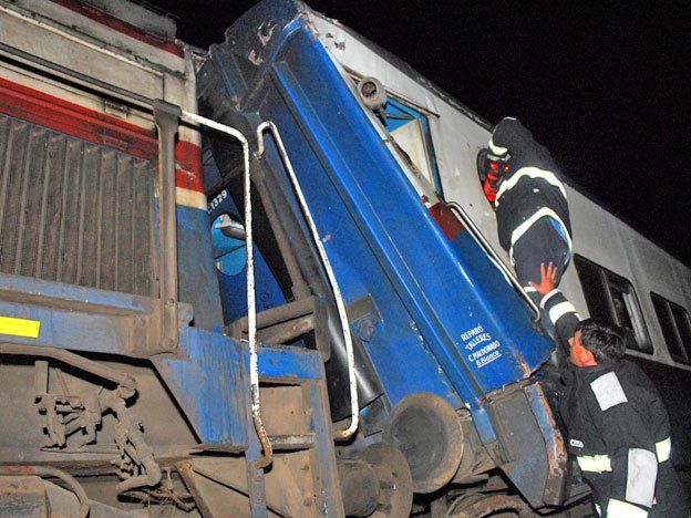 Un choque de trenes dejó 70 heridos e investigan si hubo un error de información