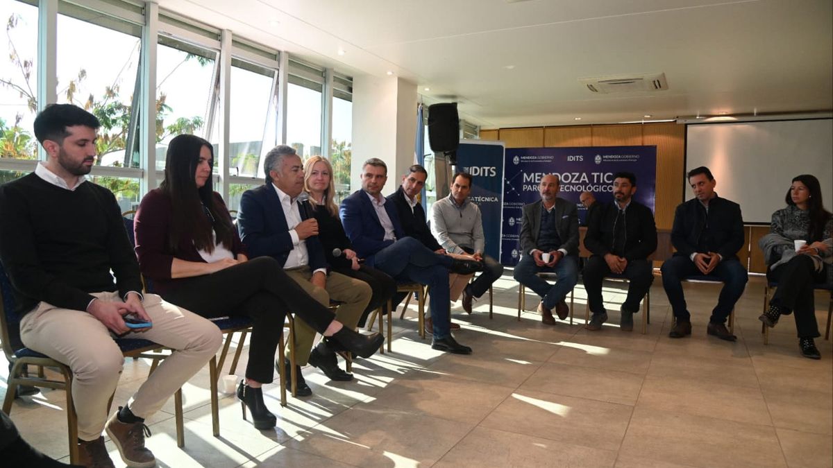 Encuentro liderado por Alfredo Cornejo en el Polo TIC. Encuentro liderado por Alfredo Cornejo en el Polo TIC.