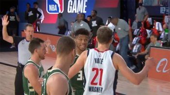 Bochornoso cabezazo de una estrella de la NBA