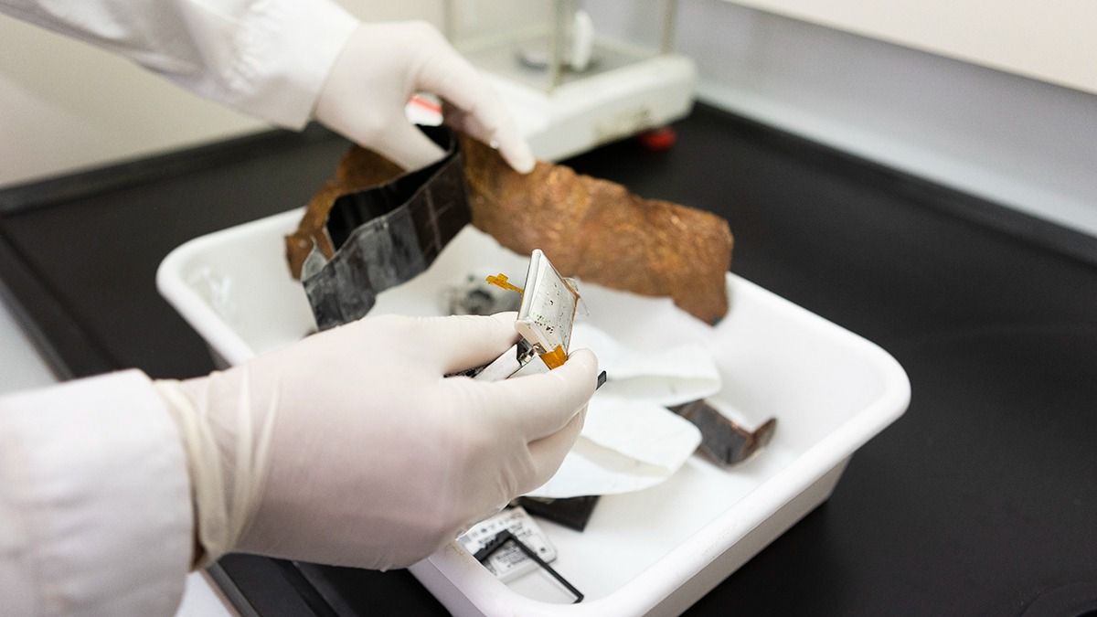 El científico sostuvo que de las baterías de celulares se recupera alrededor del 95% y de las pilas comunes encima del 90%. El científico sostuvo que de las baterías de celulares se recupera alrededor del 95% y de las pilas comunes encima del 90%.