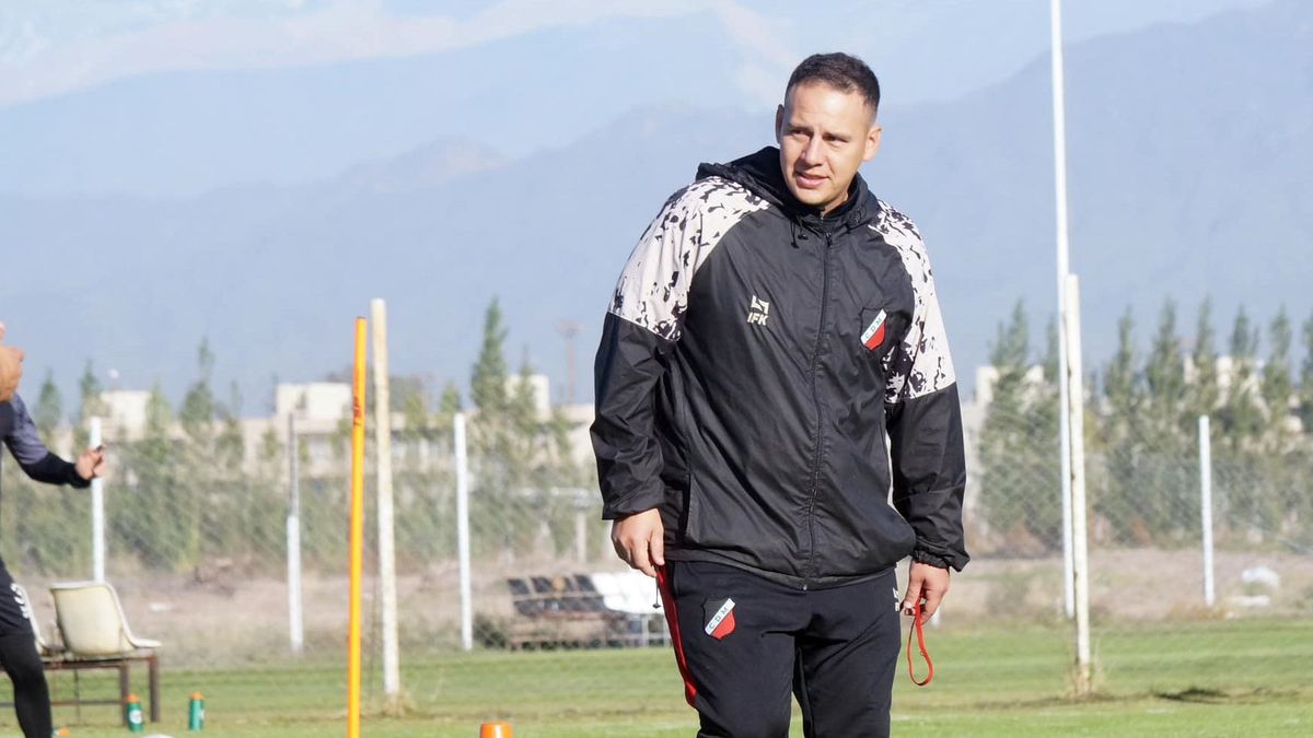 El entrenador del Deportivo Maipú, Luis García, está haciendo un campañón en la Primera Nacional.