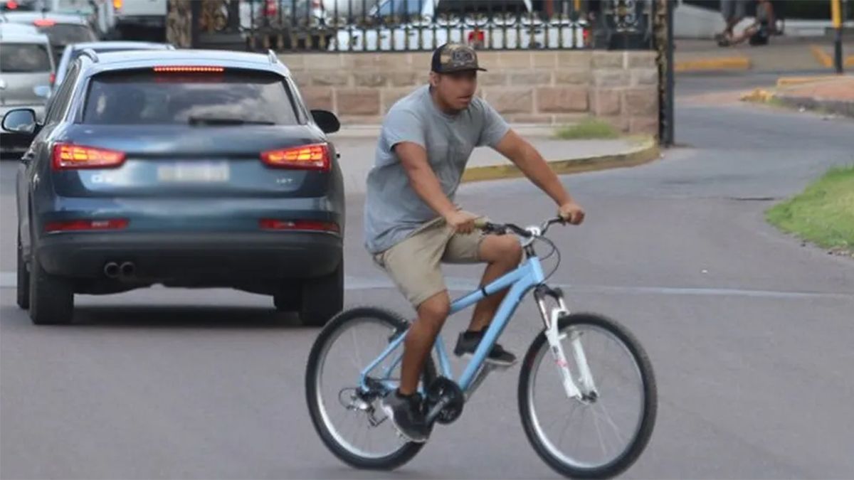 Sin casco y sin cumplir normas de seguridad