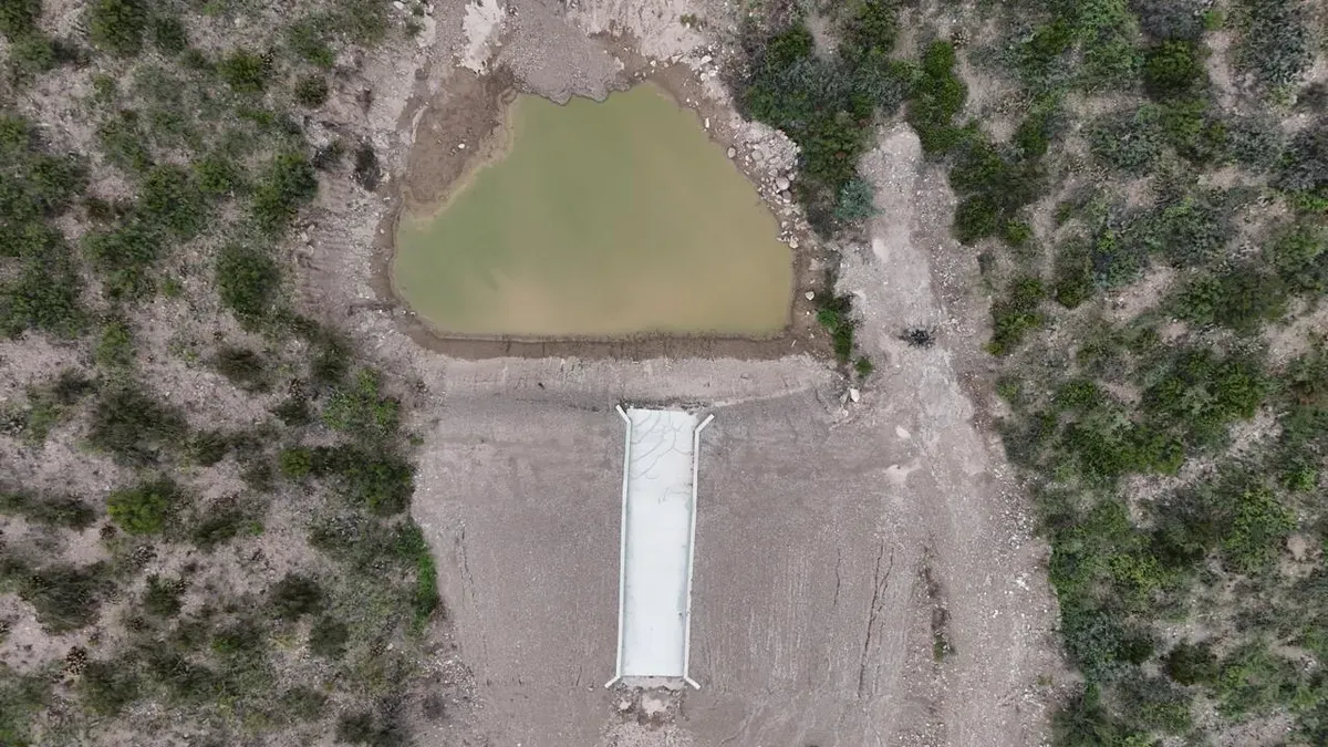 Amunas es una experiencia inédita en Argentina, un proyecto público-privado para la recarga de acuíferos en Mendoza, mediante la construcción de zanjas. Amunas es una experiencia inédita en Argentina, un proyecto público-privado para la recarga de acuíferos en Mendoza, mediante la construcción de zanjas.