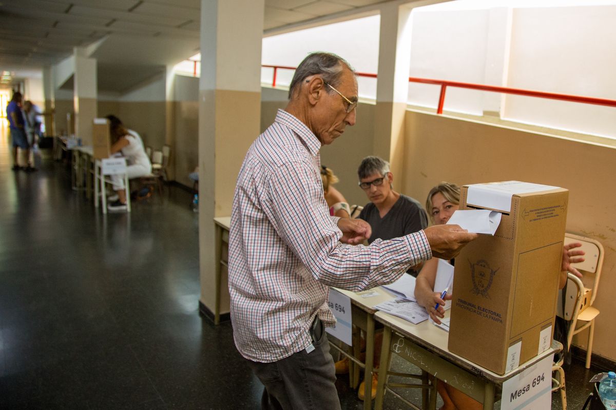Temprano comenzó el acto electoral en La Pampa.